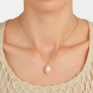 Gold Necklace with Pearl Pendant